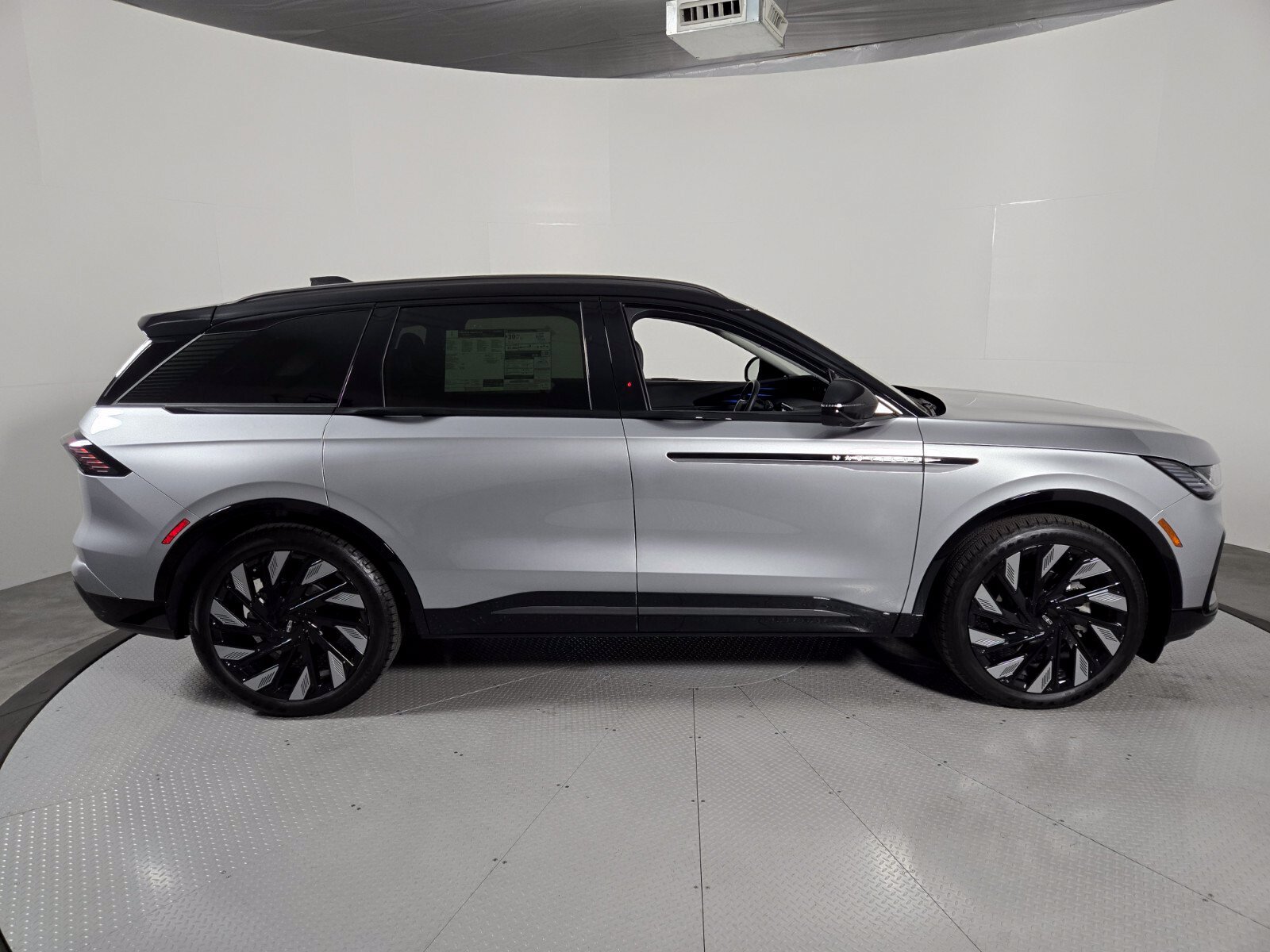 New 2026 Lincoln Nautilus Reserve w/ Jet Appearance Package AWD/4WD image 3