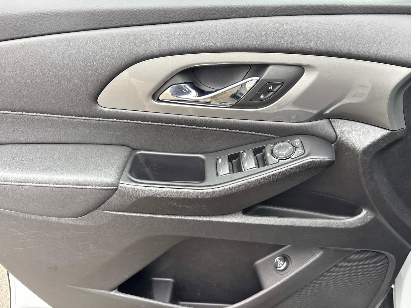 Used 2023 Chevrolet Traverse LT image 12
