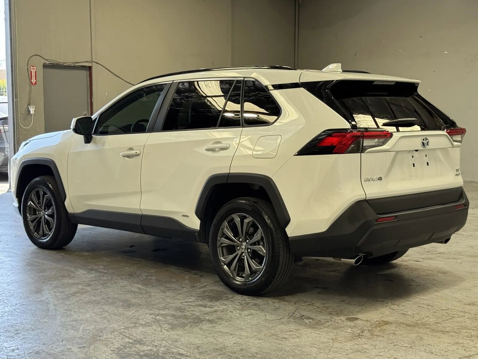 Used 2023 Toyota RAV4 XLE Premium image 2