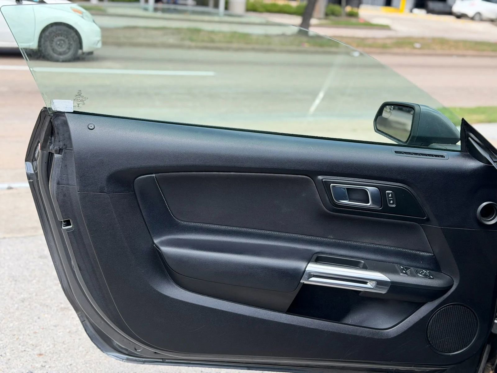 Used 2019 Ford Mustang Coupe image 6