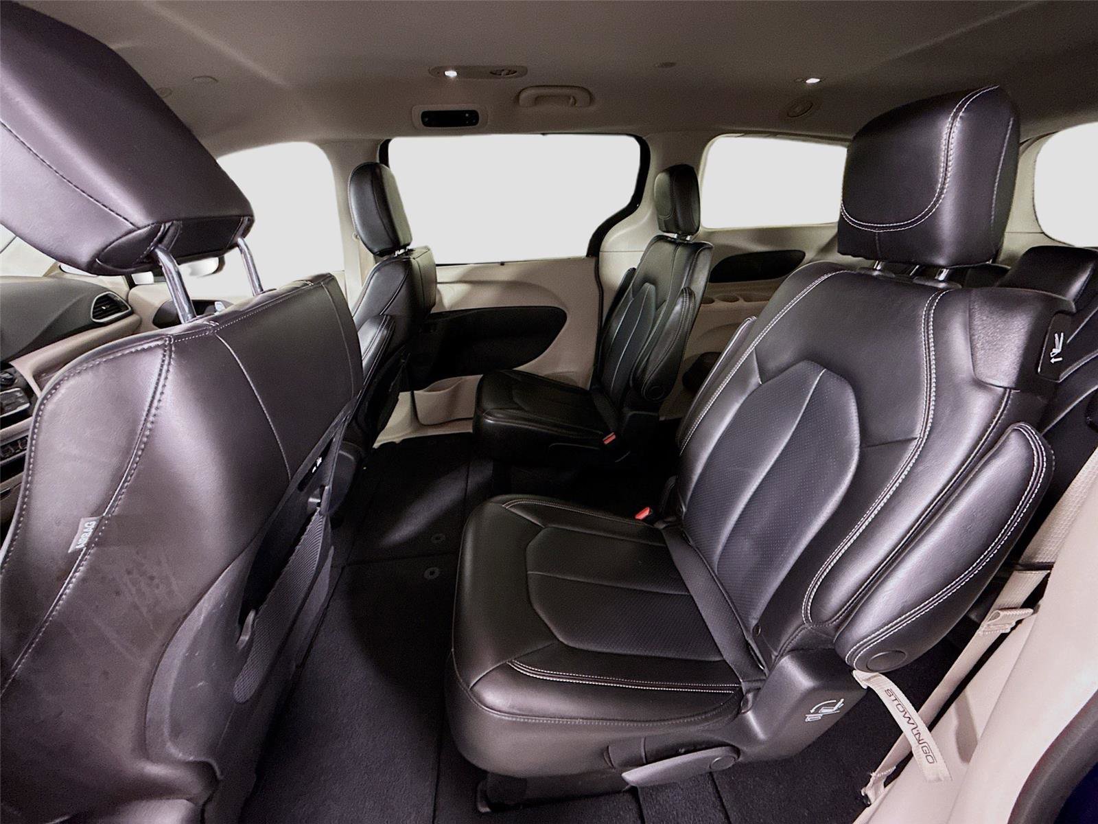 Used 2023 Chrysler Pacifica Touring-L image 16