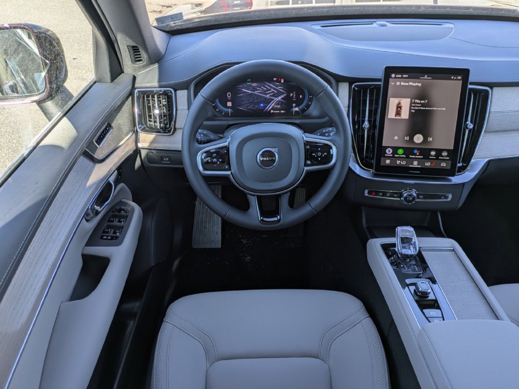 New 2025 Volvo XC90 B6 Core w/ Climate Package AWD/4WD image 17