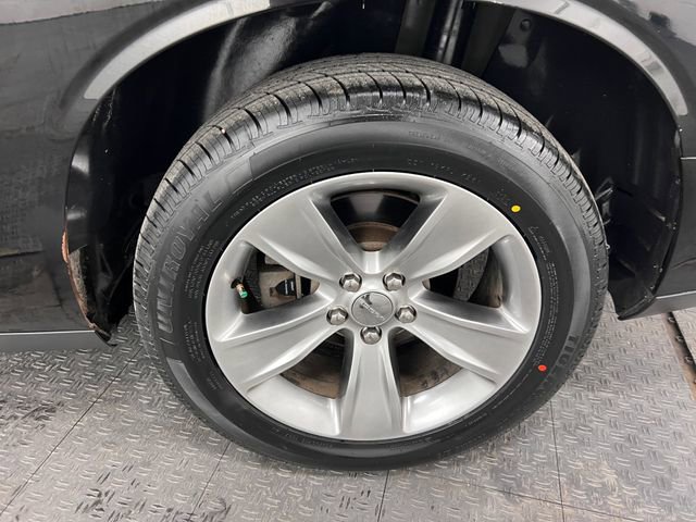 Used 2016 Dodge Challenger SXT image 23