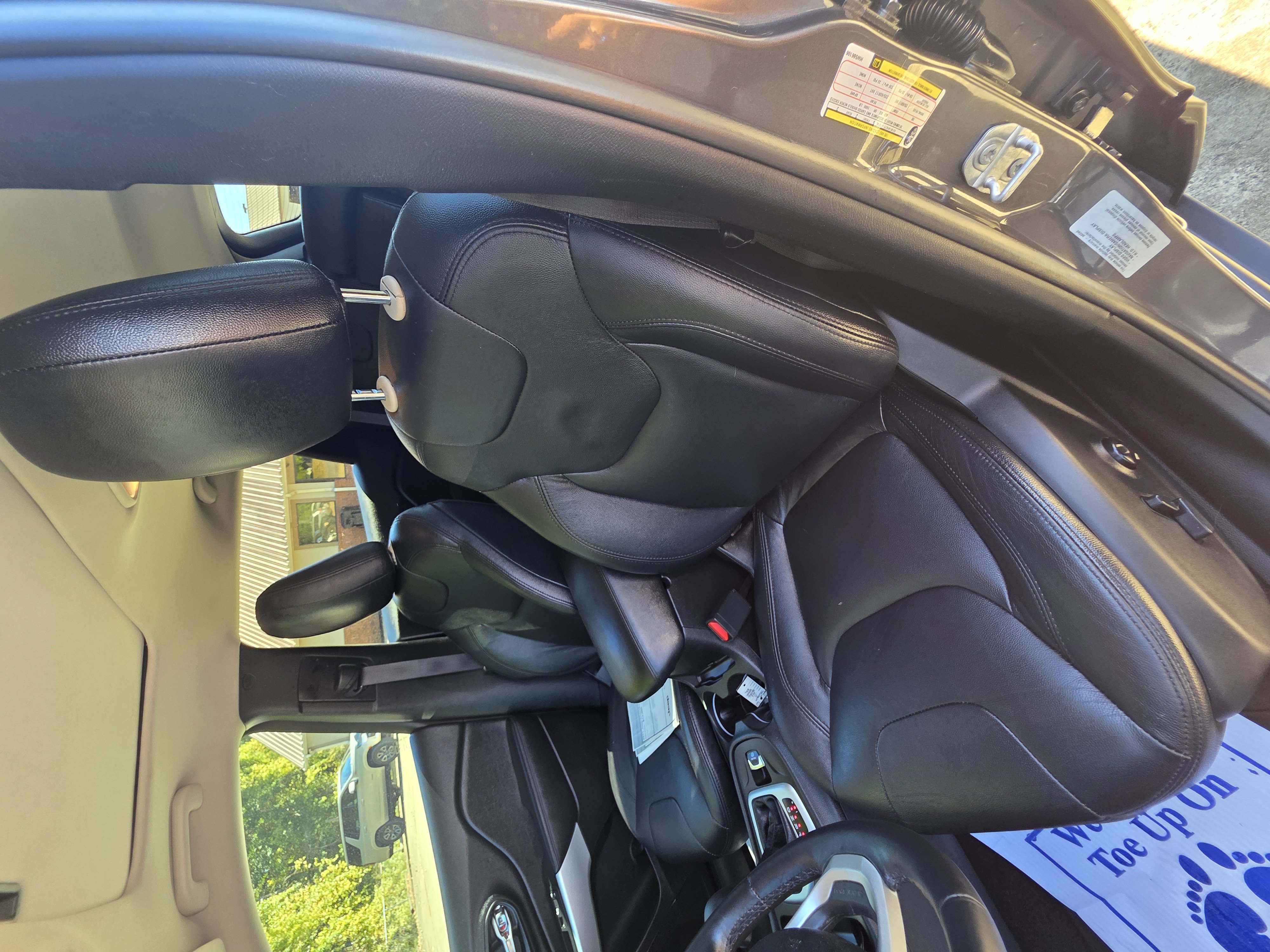 Used 2017 Jeep Cherokee Latitude w/ Comfort/Convenience Group FWD image 23
