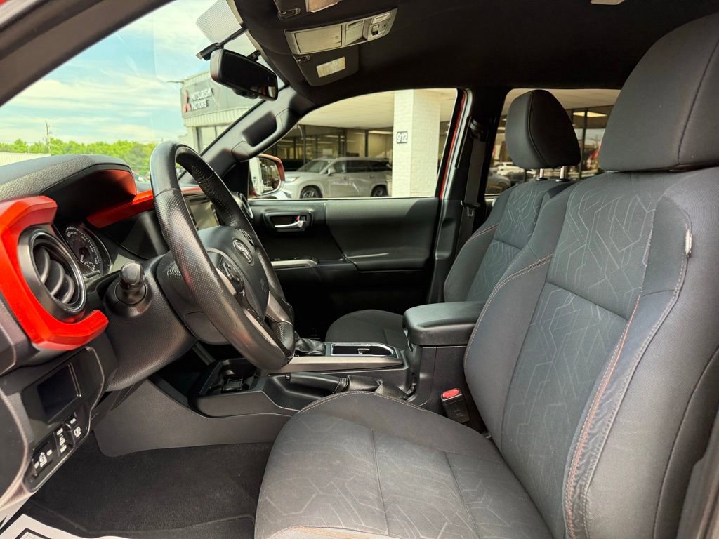Used 2017 Toyota Tacoma TRD Sport w/ Tow Package (A/T) image 17