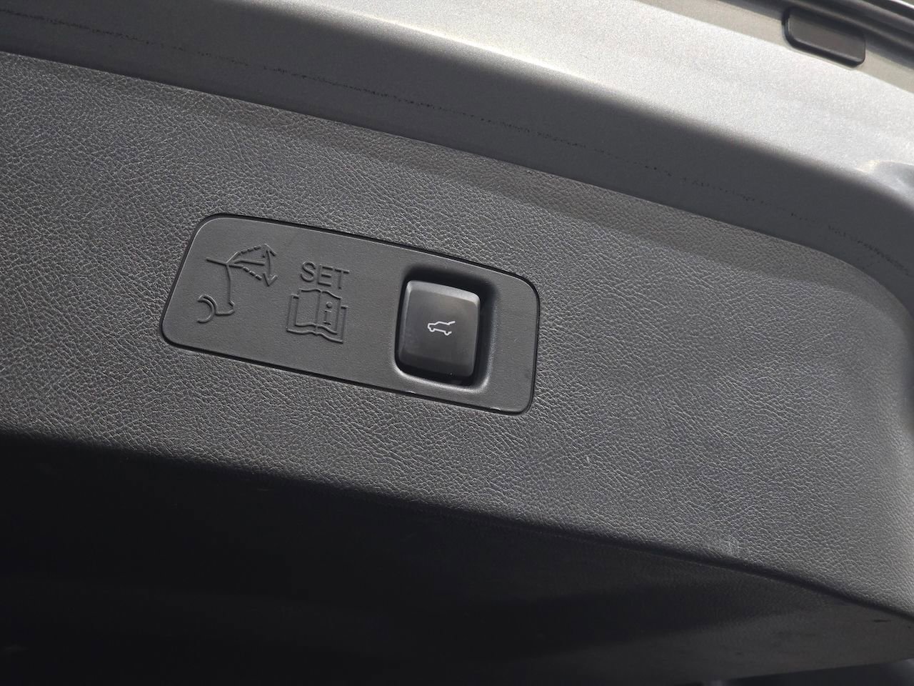 Used 2022 Lincoln Corsair AWD w/ Premium Package image 38