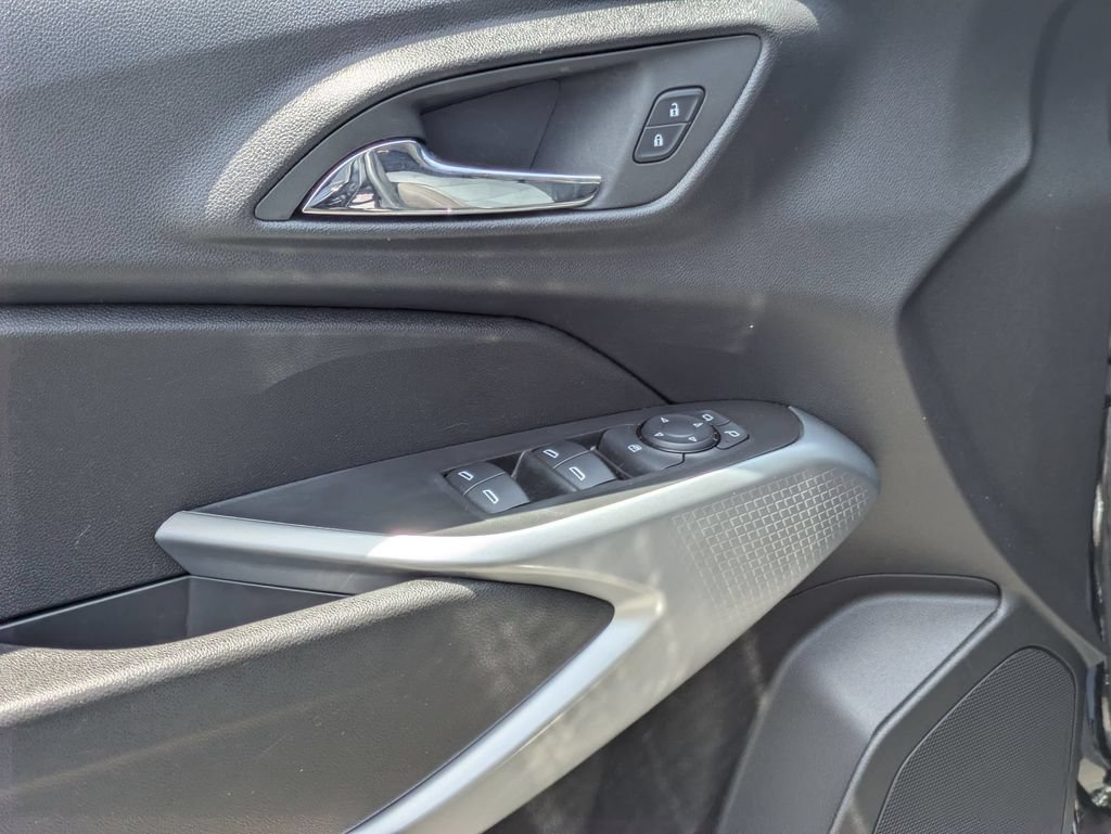 Used 2025 Chevrolet Trax LS FWD image 16