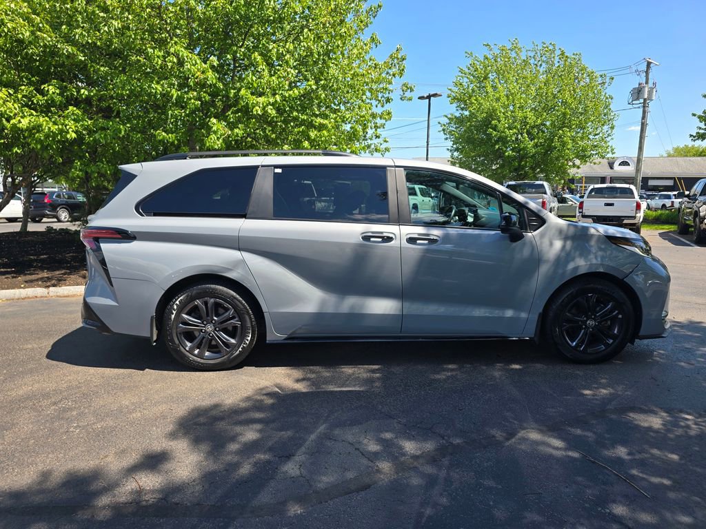 Certified 2025 Toyota Sienna XSE w/ XSE Plus Package AWD/4WD image 8