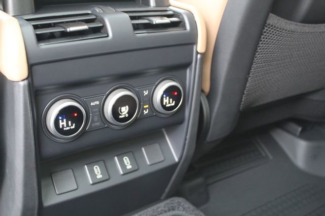 New 2026 Land Rover Defender 130 X-Dynamic SE image 20