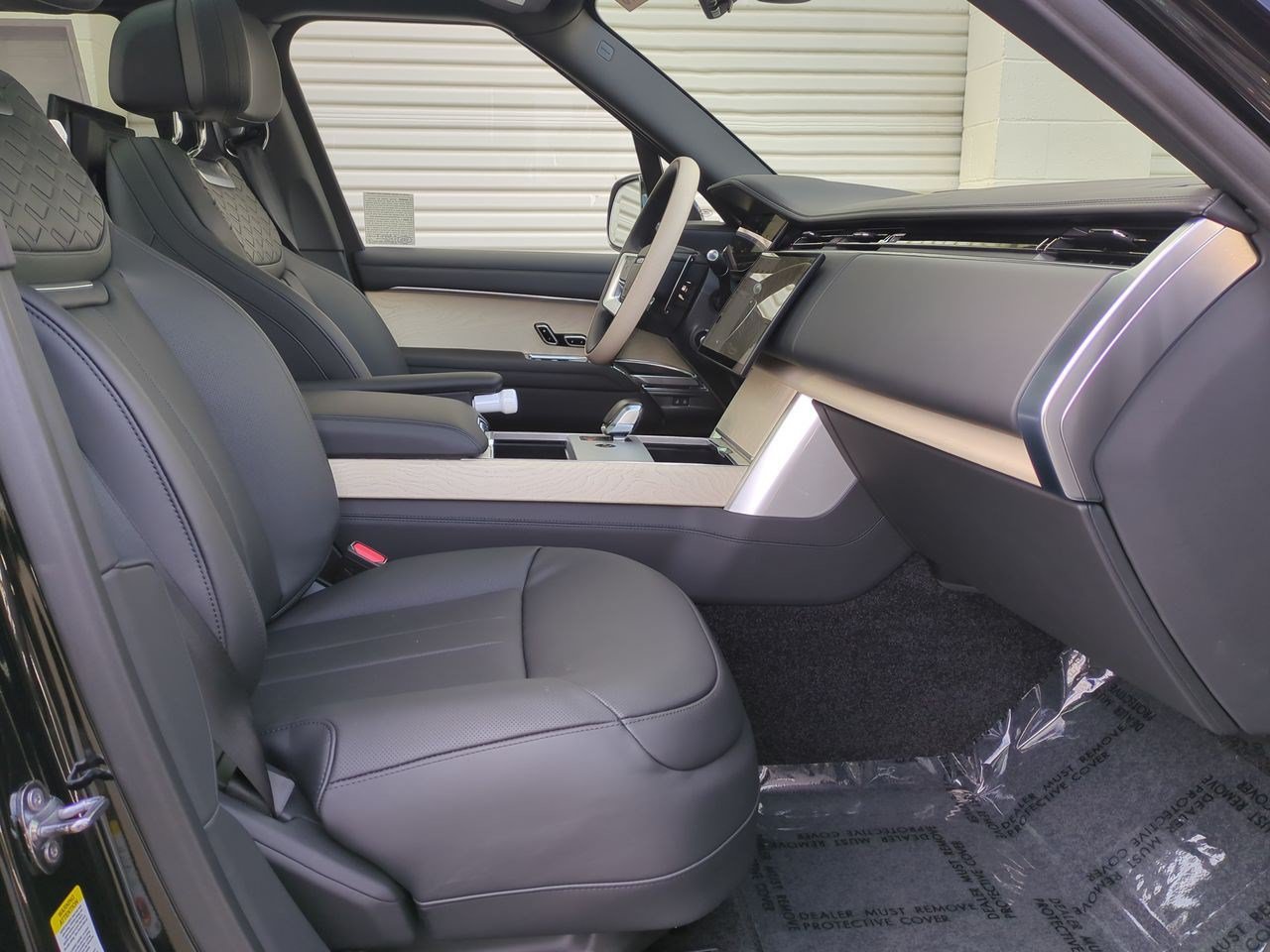 New 2025 Land Rover Range Rover SV AWD/4WD image 27