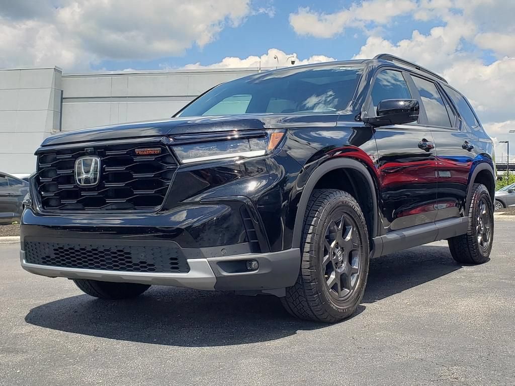 Used 2024 Honda Pilot TrailSport image 3