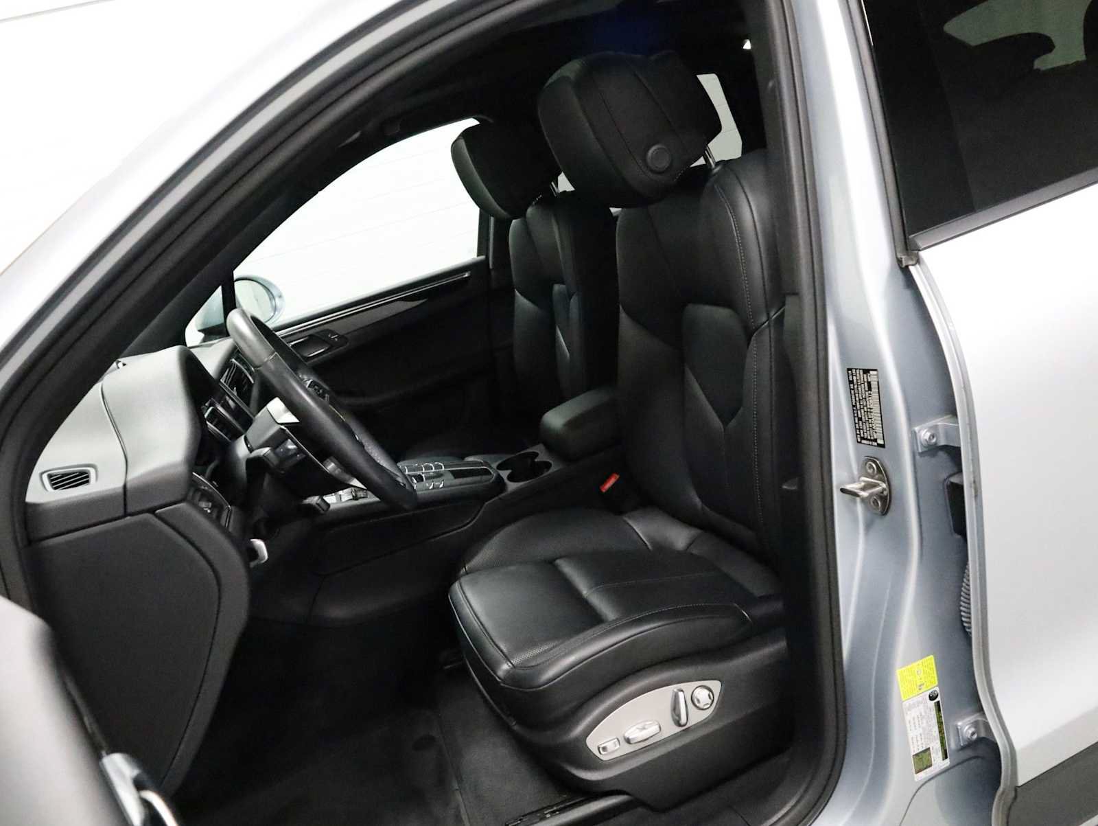 Used 2018 Porsche Macan AWD/4WD image 5
