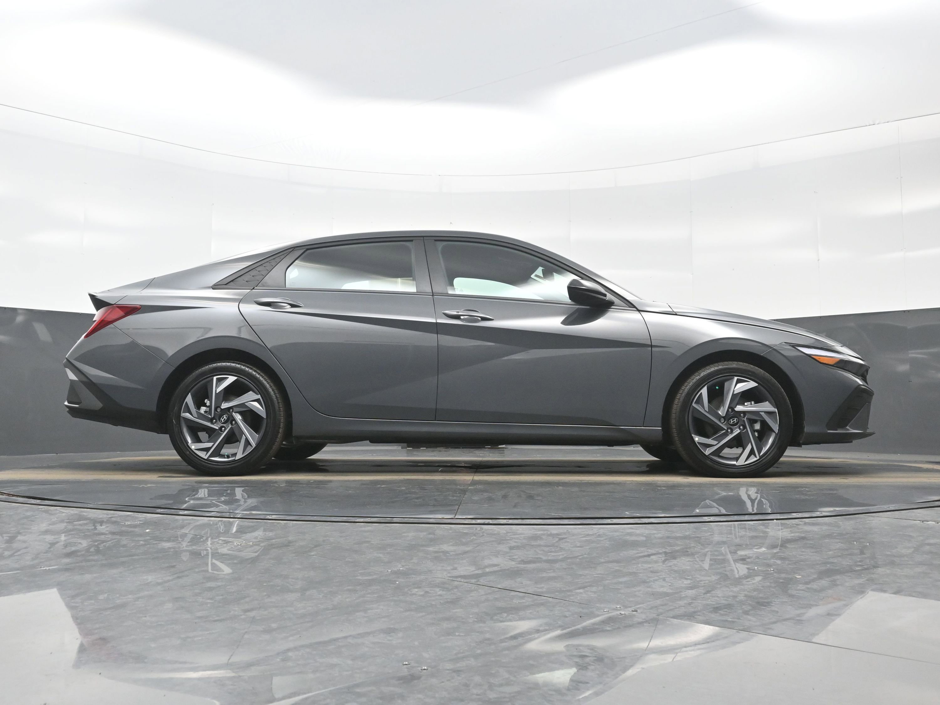 Certified 2025 Hyundai Elantra SEL image 30