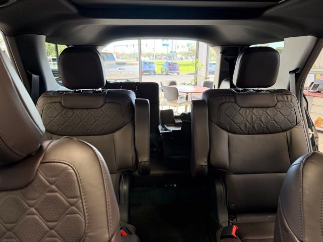 Used 2025 Ford Explorer Platinum w/ Ultimate Package AWD/4WD image 34