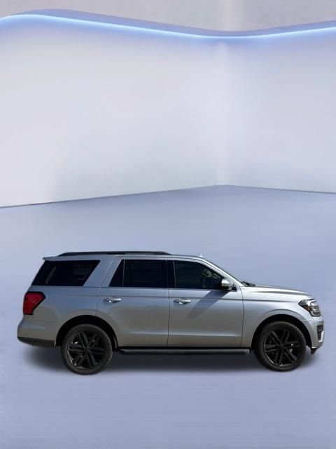 Used 2023 Ford Expedition XLT image 5