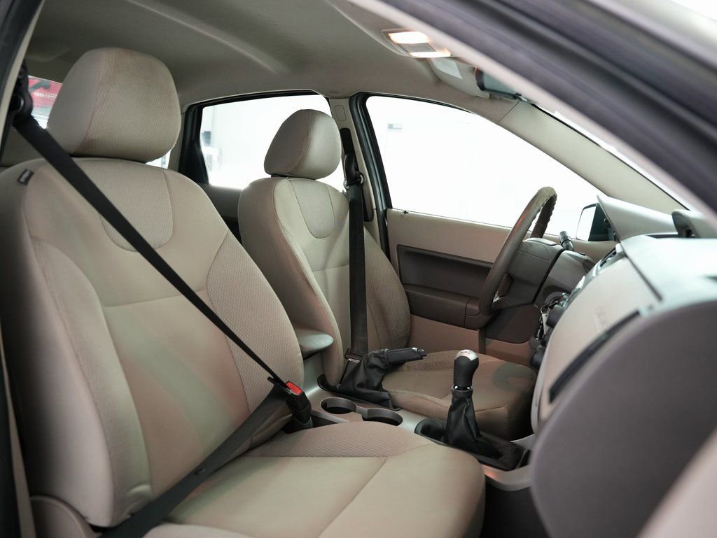 Used 2009 Ford Focus S image 41