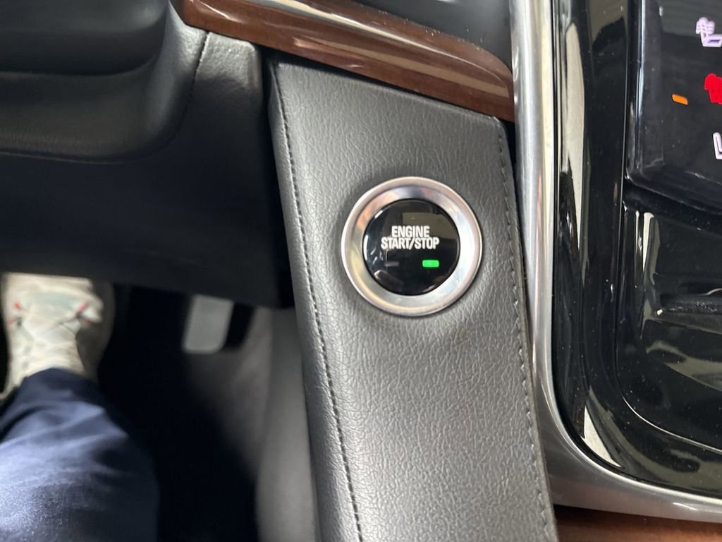 Certified 2020 Cadillac Escalade Luxury w/ Escalade Sport Edition image 17