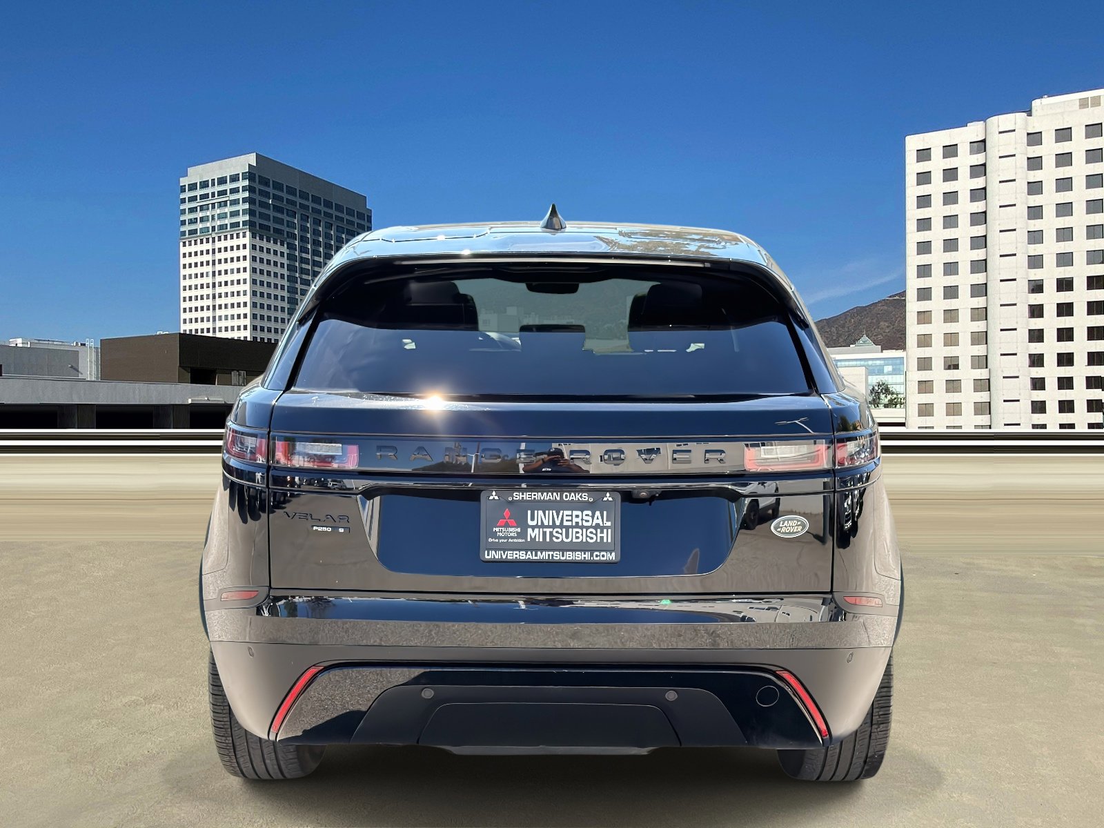 Used 2019 Land Rover Range Rover Velar S image 4