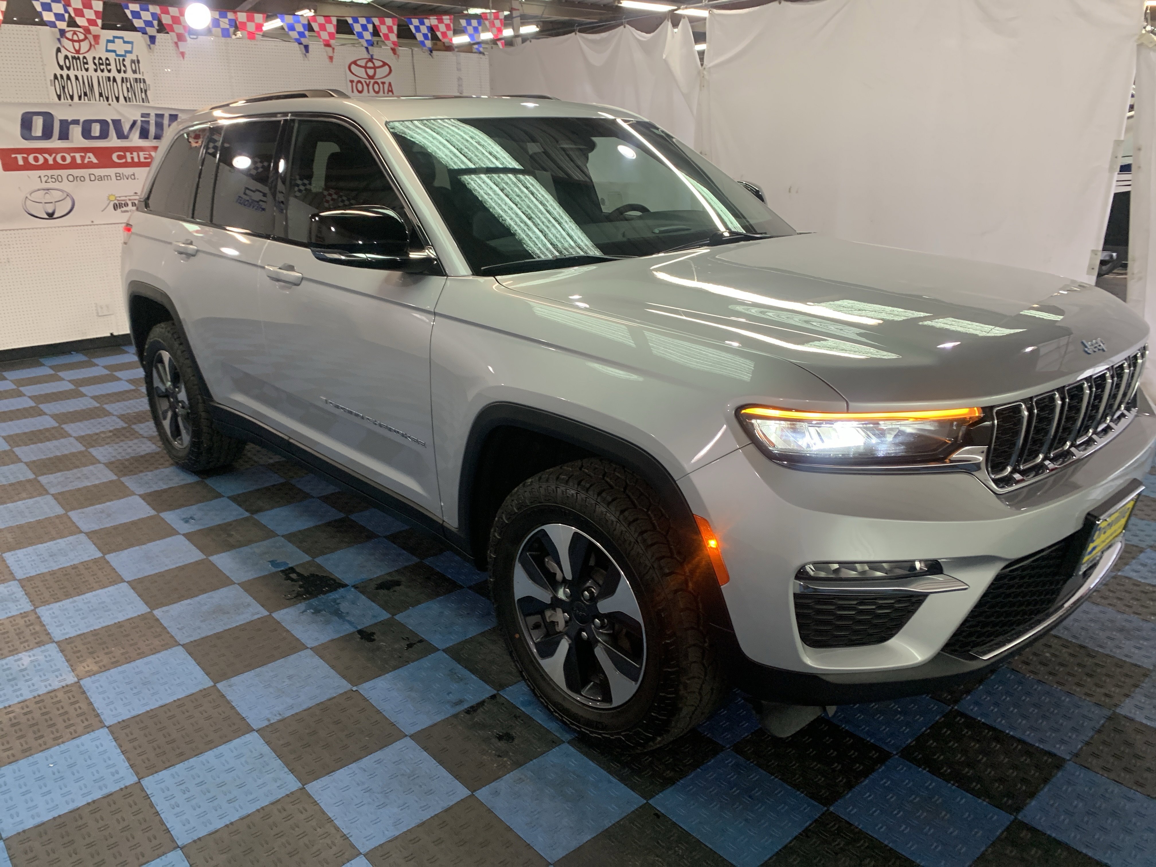 Used 2024 Jeep Grand Cherokee Limited 4xe image 8