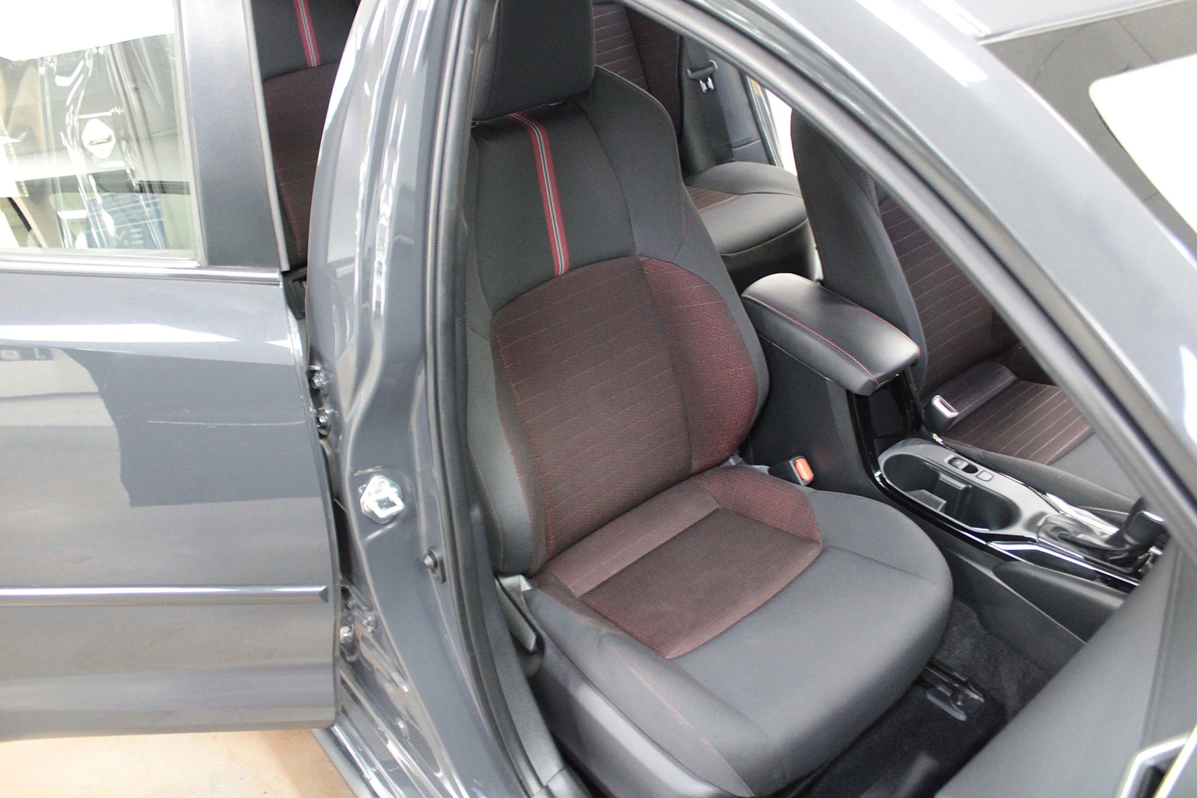 Used 2023 Toyota Corolla SE image 11