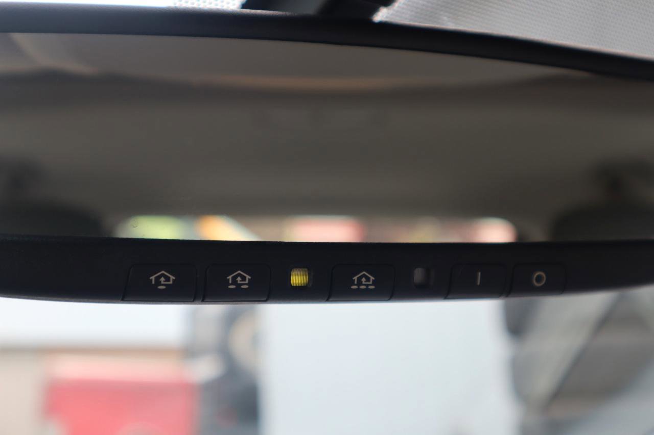 Used 2015 Toyota Prius Four w/ Deluxe Solar Roof Package image 96