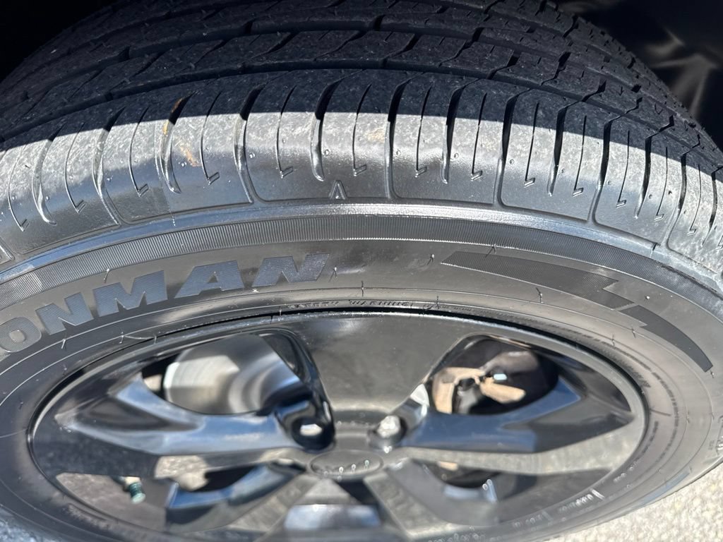 Used 2021 Jeep Cherokee Latitude Plus AWD/4WD image 25
