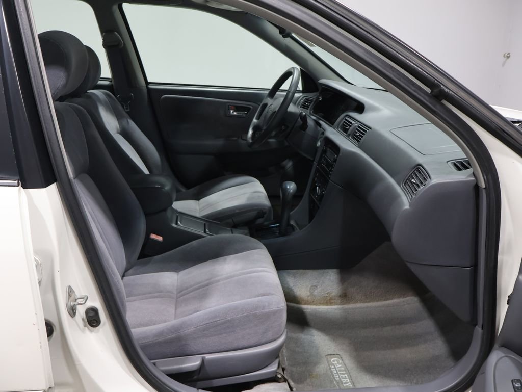 Used 2001 Toyota Camry LE image 4