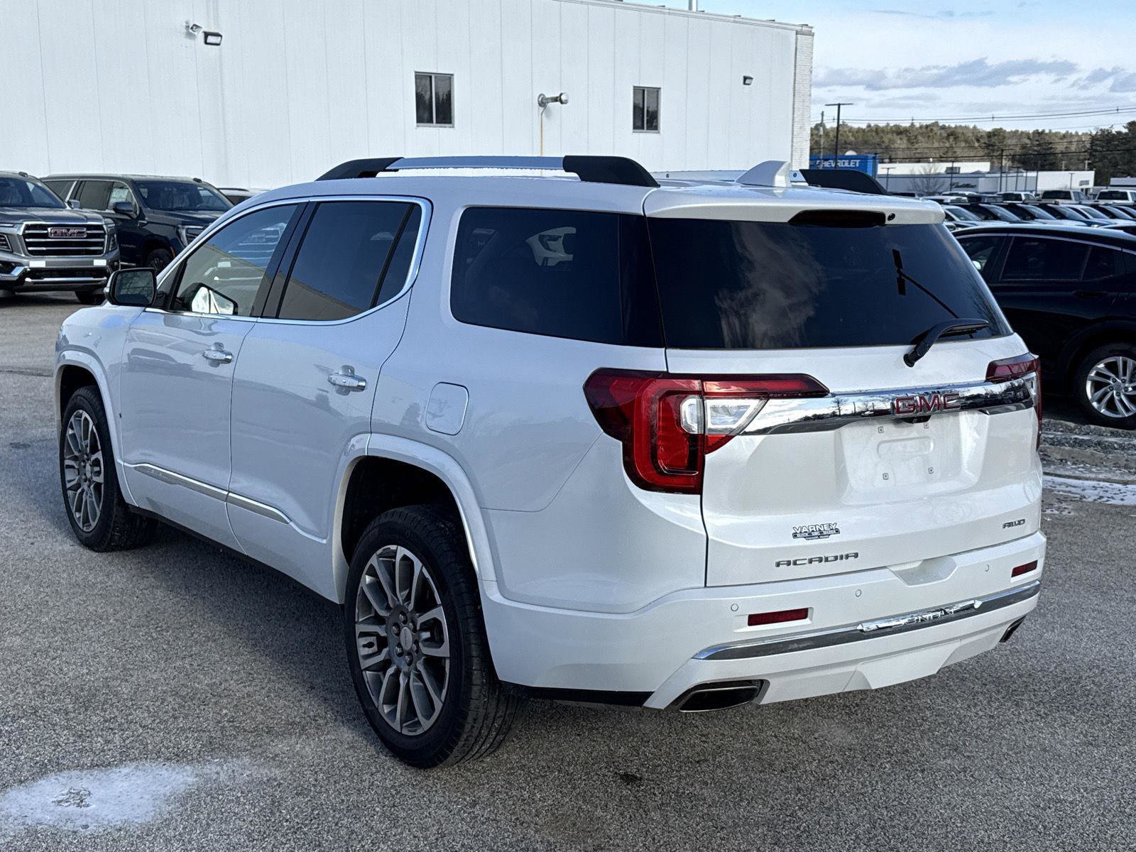 Used 2023 GMC Acadia Denali w/ Denali Technology Package image 5