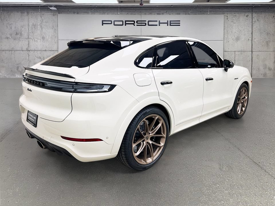 Certified 2026 Porsche Cayenne Turbo AWD/4WD image 9