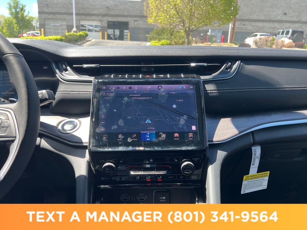 Used 2025 Jeep Grand Cherokee Limited w/ Black Appearance Package image 19