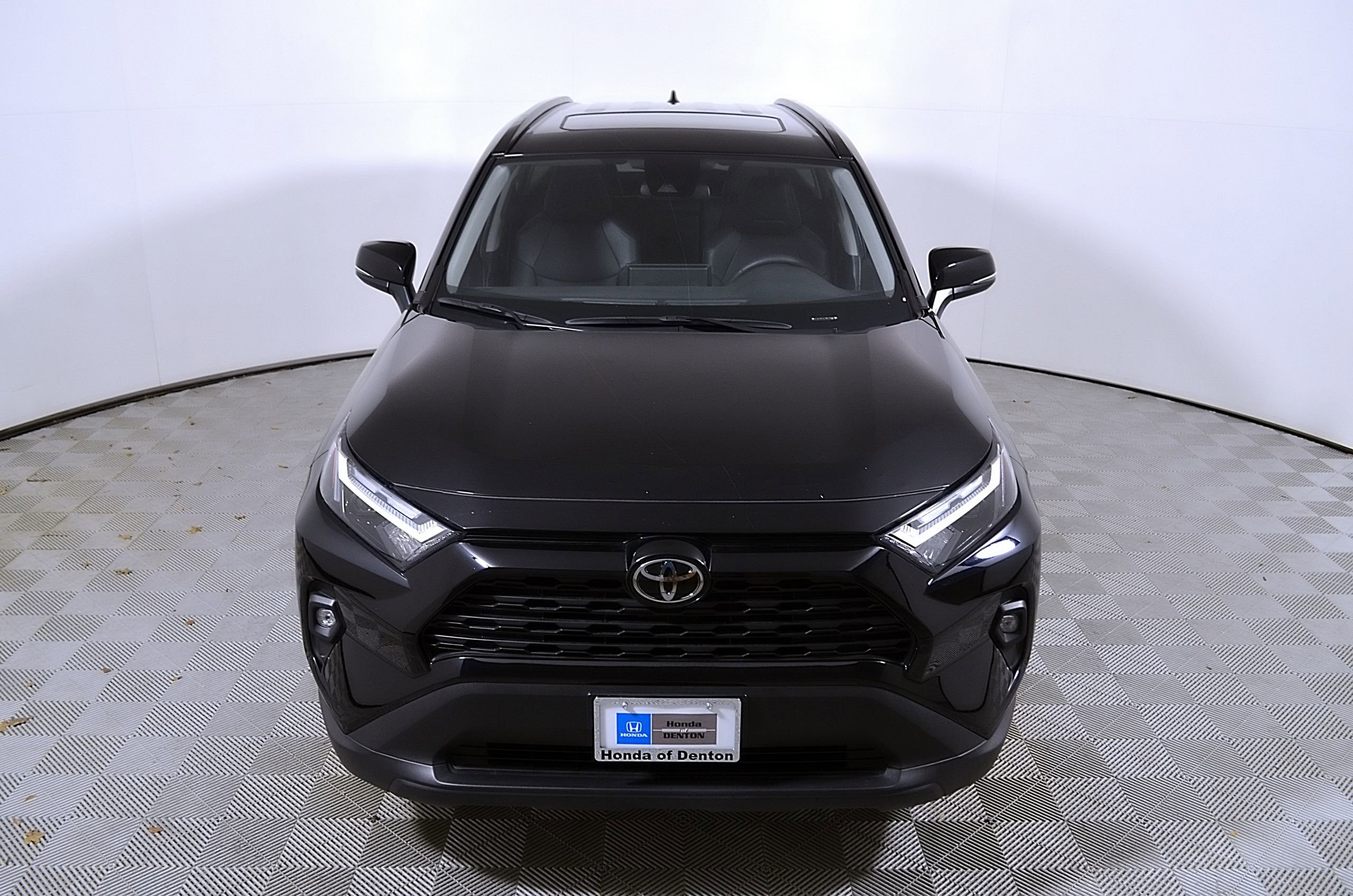 Used 2025 Toyota RAV4 XLE Premium FWD image 5