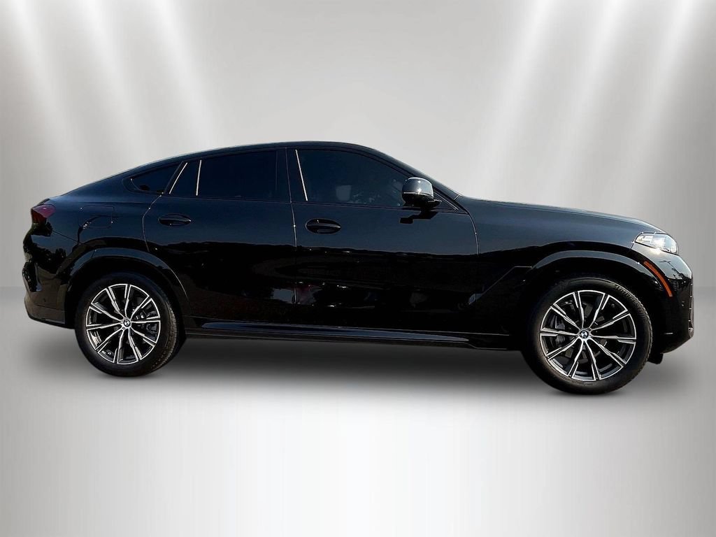 Used 2025 BMW X6 xDrive40i w/ Climate Comfort Package AWD/4WD image 4