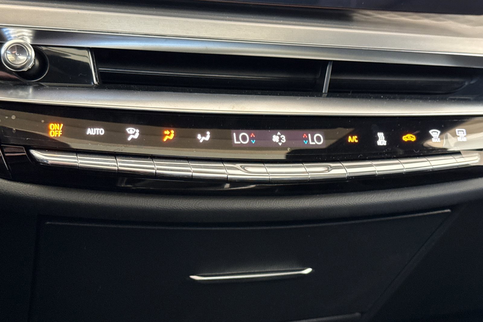 New 2026 Cadillac Lyriq Signature Sport w/ LPO, Floor Liner Package image 21