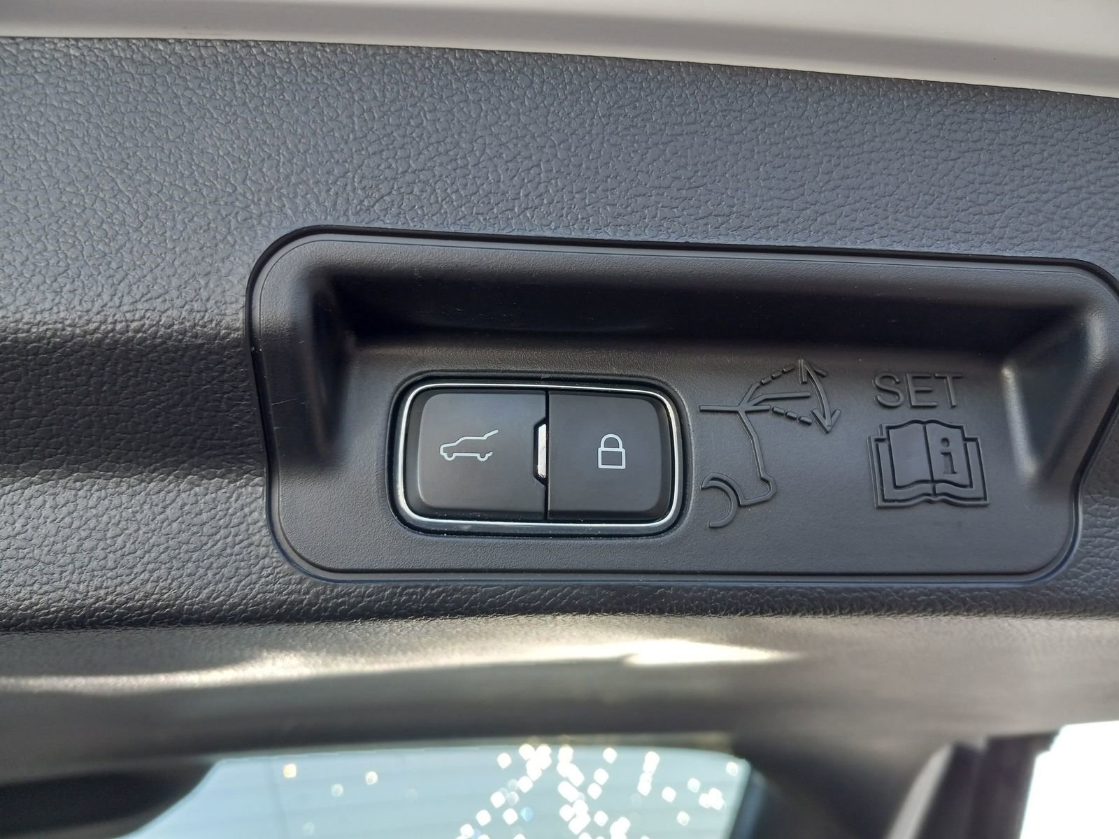Used 2023 Ford Explorer XLT w/ Equipment Group 202A RWD image 13
