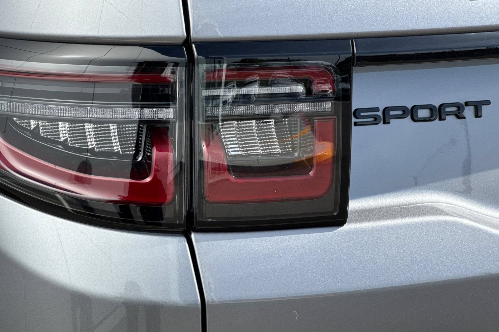 Certified 2025 Land Rover Discovery Sport Dynamic SE AWD/4WD image 34