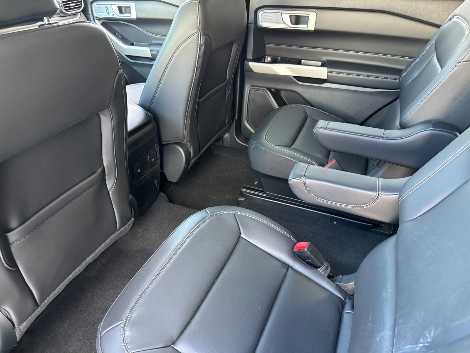 Used 2024 Ford Explorer XLT w/ Equipment Group 202A image 14