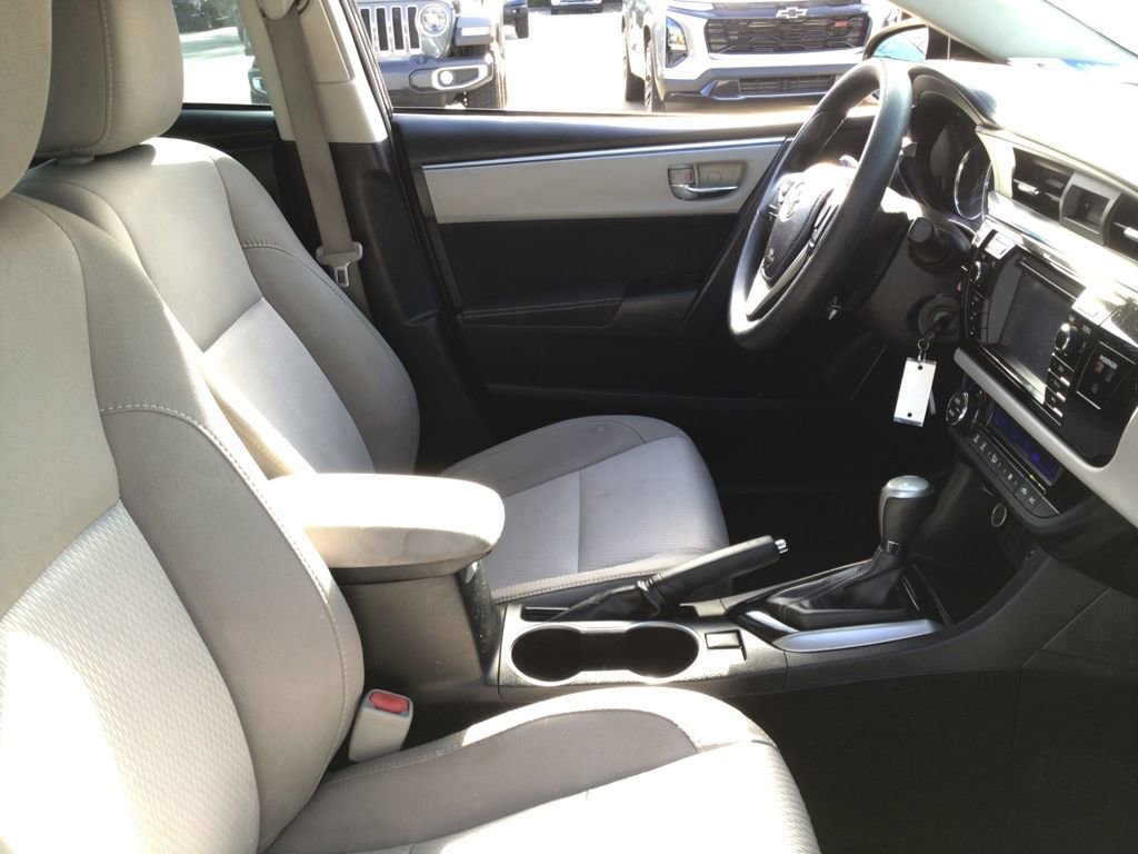 Used 2015 Toyota Corolla LE FWD image 28
