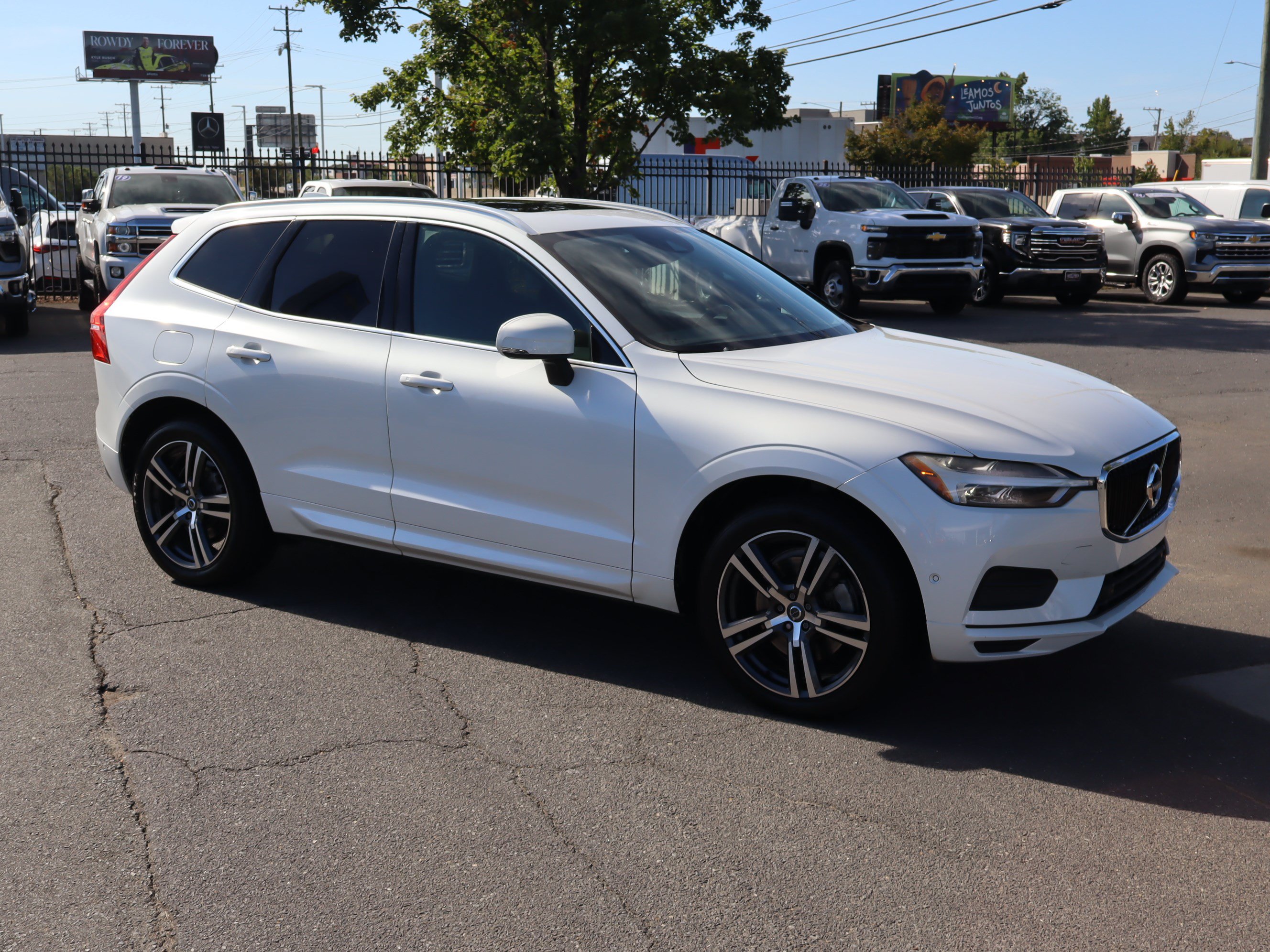 Used 2018 Volvo XC60 T6 Momentum w/ Vision Package AWD/4WD image 2