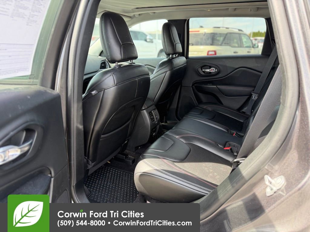Used 2019 Jeep Cherokee Trailhawk w/ Comfort/Convenience Group AWD/4WD image 9