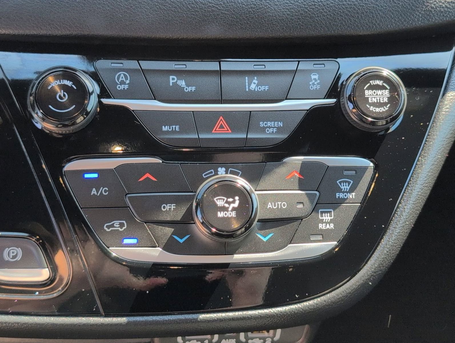 Used 2025 Chrysler Pacifica Select image 22