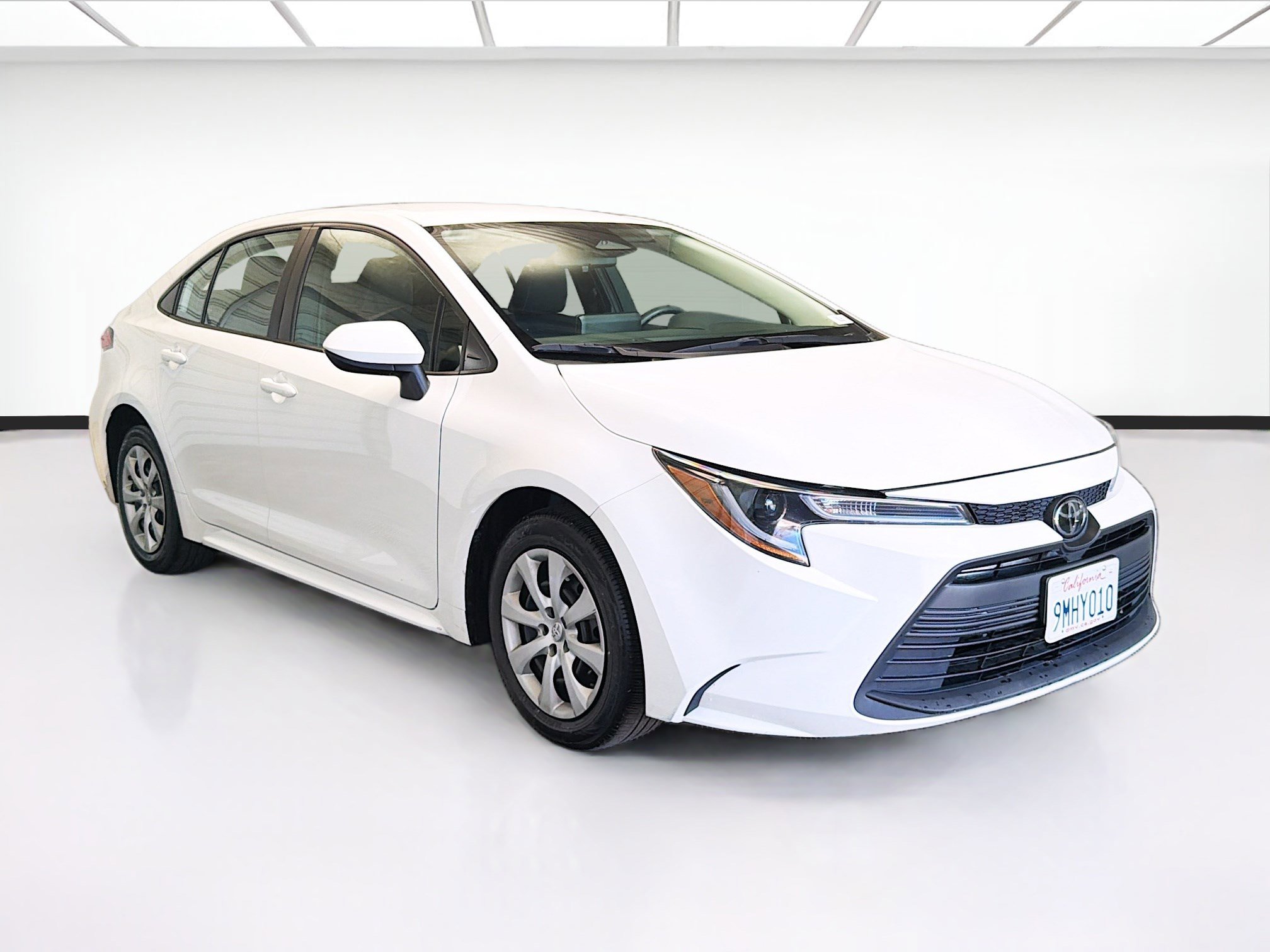 Used 2024 Toyota Corolla LE image 3