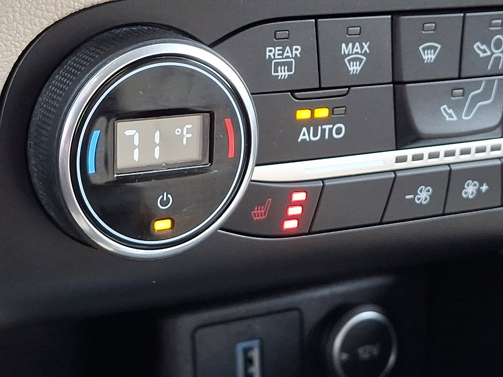 Used 2020 Ford Escape Titanium FWD image 25