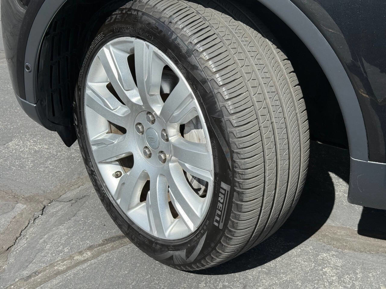 Used 2020 Land Rover Discovery HSE image 17