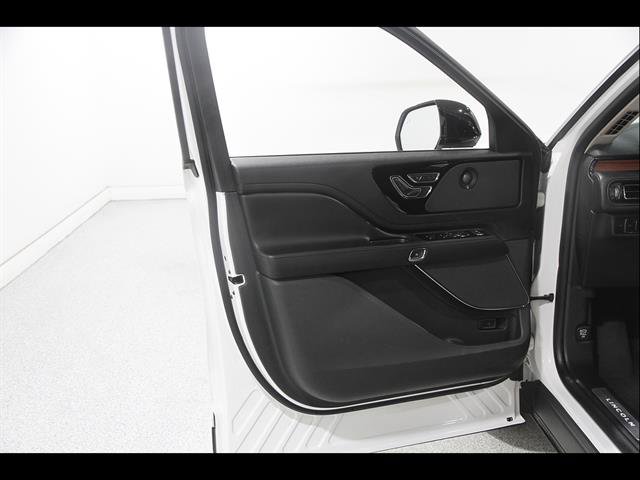 Used 2023 Lincoln Aviator Reserve w/ Equipment Group 201A AWD/4WD image 5