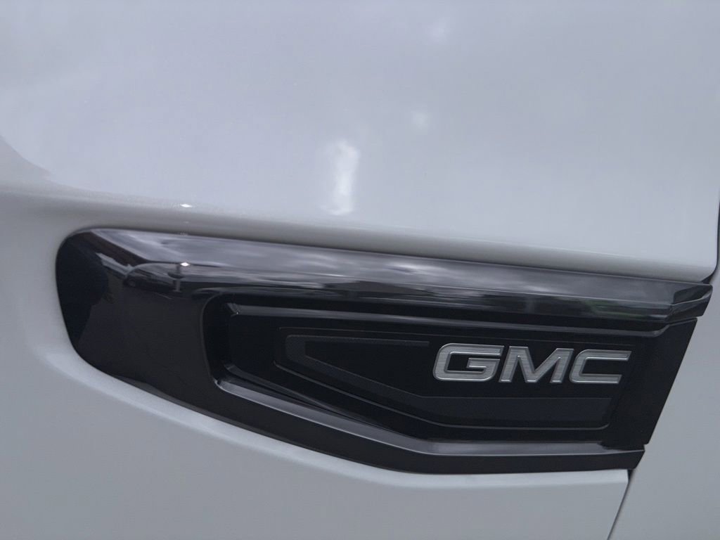 Used 2024 GMC Yukon Denali Ultimate AWD/4WD image 9