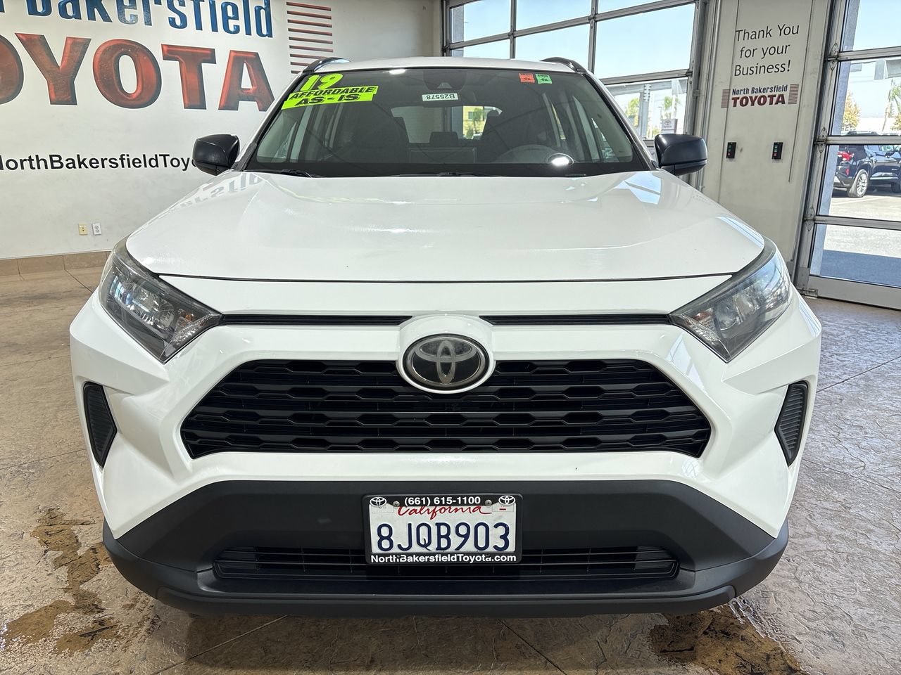 Used 2019 Toyota RAV4 LE FWD image 5