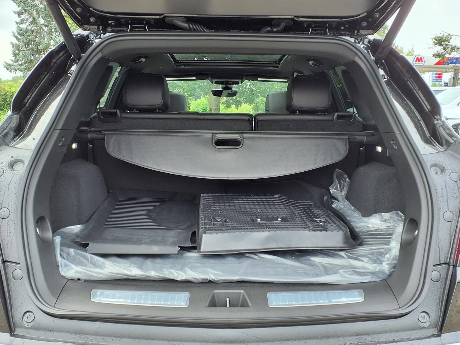 New 2026 Cadillac XT5 Premium Luxury w/ LPO, Floor Liner Package AWD/4WD image 9