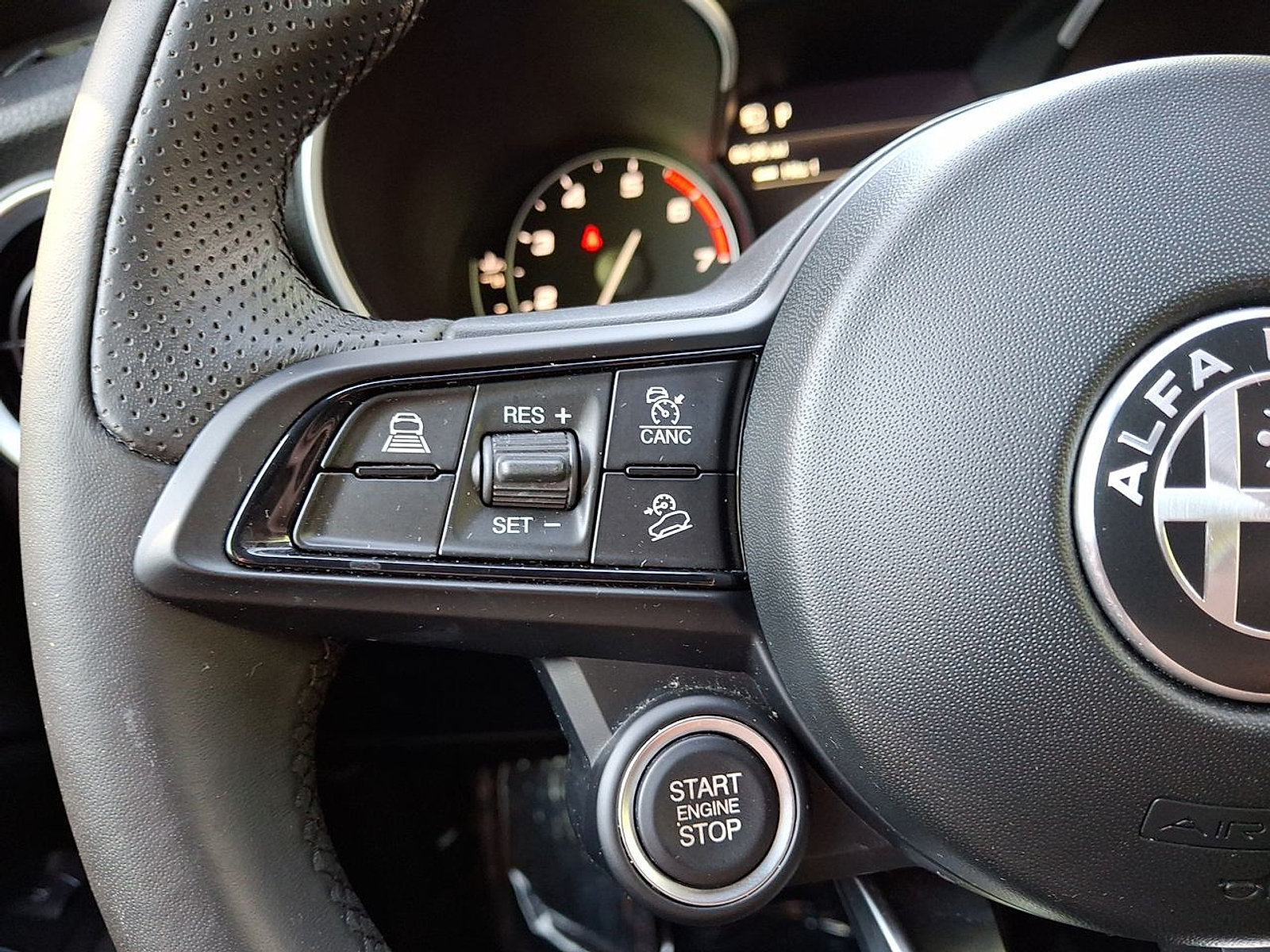 Used 2023 Alfa Romeo Stelvio Ti AWD/4WD image 17