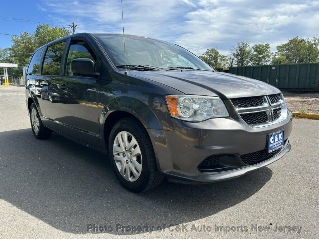 Used 2019 Dodge Grand Caravan SE w/ UConnect Hands-Free Group FWD image 5