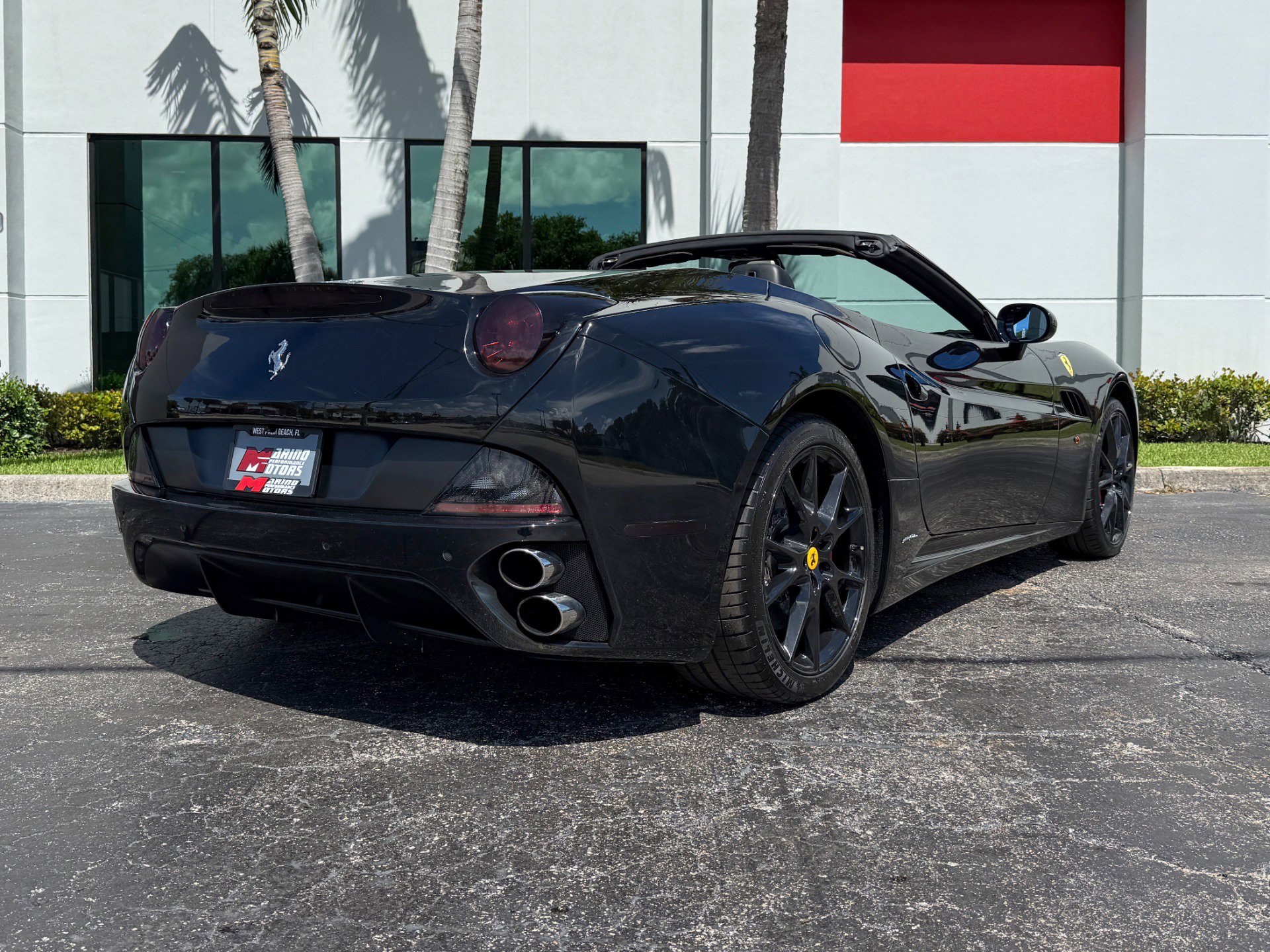 Used 2010 Ferrari California RWD image 14